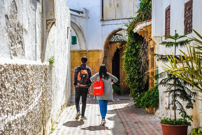Morning Casablanca: The Medina and Beyond Cultural Walking Tour - Mahkama du Pacha: the palace stop you likely cannot manage alone