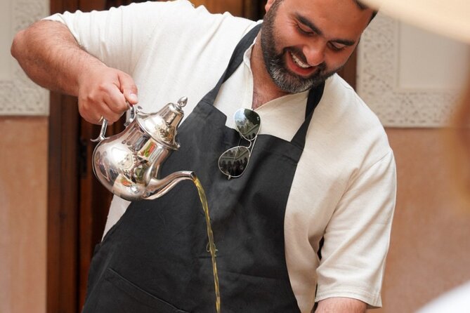 Moroccan cooking class with maket in the Medina of Marrakech - Chef Aicha in the kitchen: how Moroccan cooking is built
