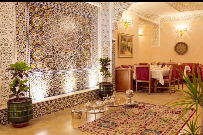 Private Guided Tour of Casablanca Including Mosque Entrance - Habouss and the Royal Palace area, where colonial-era planning meets street life