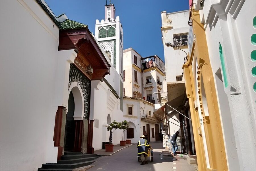 Tangier: Private Guided Walking Tour of the Tangier Medina - Kasbah Mosque, Sultan’s palace, and Ibn Battouta’s tomb