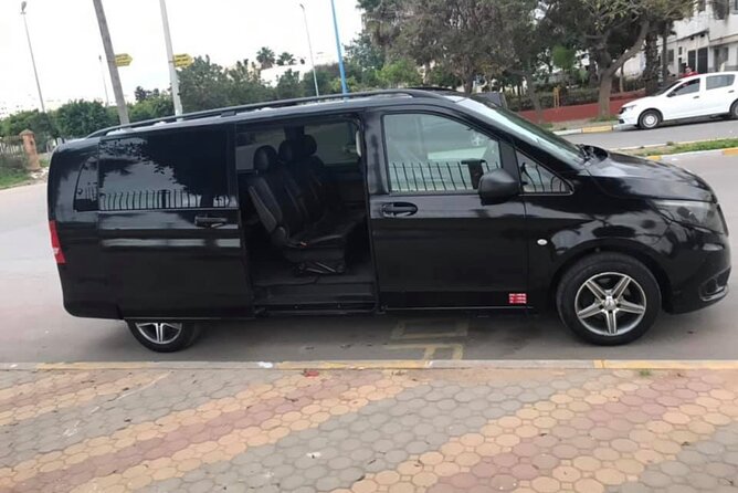 TAXI Airport private transfers - The Pickup System: Flight Numbers, Mobile Tickets, and Driver Sign-Spotting
