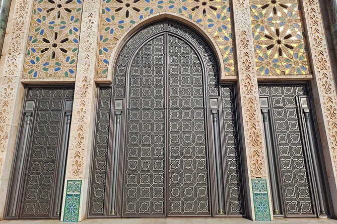 Tour of Casablanca from cruise or hotels, guided tour. - Rick’s Café and the Corniche: film nostalgia plus ocean air